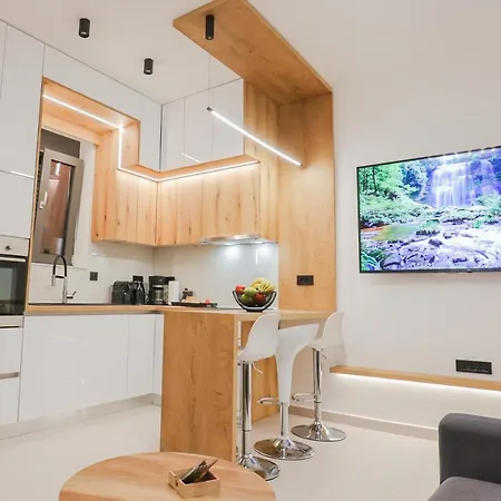 Compass Luxury Lejlighed