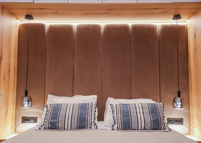 Compass Luxury 公寓